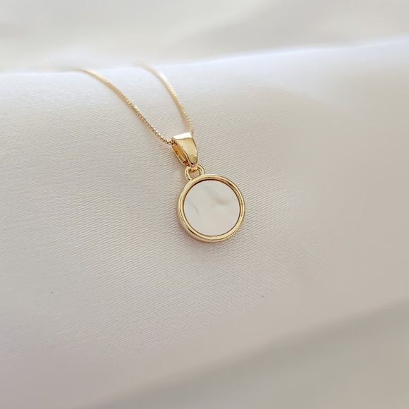 Gold Filled Box Chain Pearl Shell Medallion Pendant Necklace - Picture 1 of 5